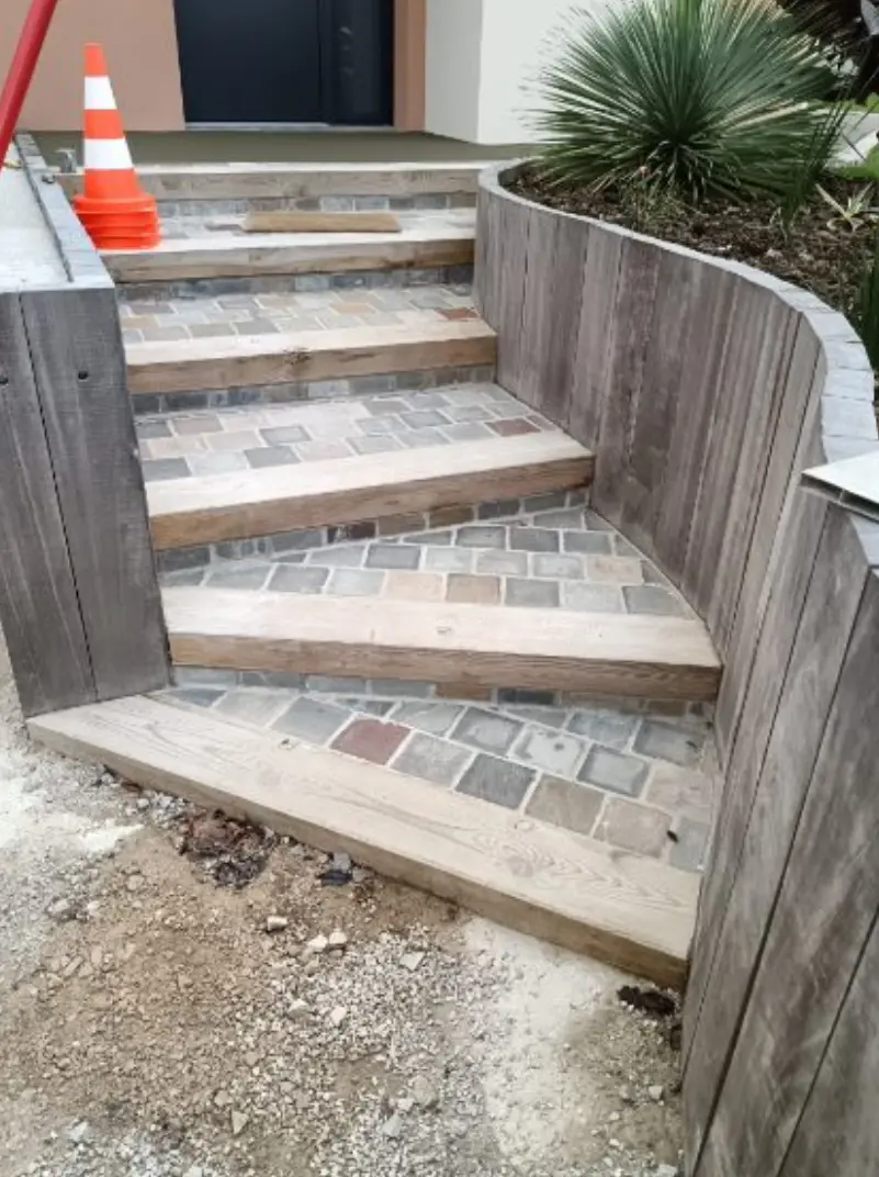 Escalier extérieur en pavés